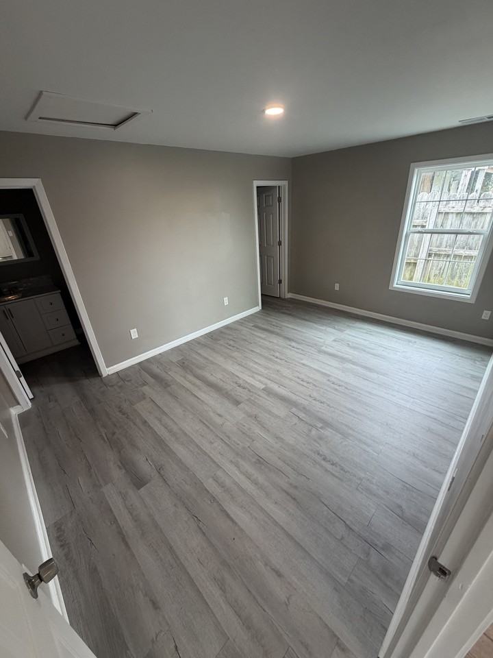 1404 1404 Oakley Street-B #1404 - Photo 4 of 14