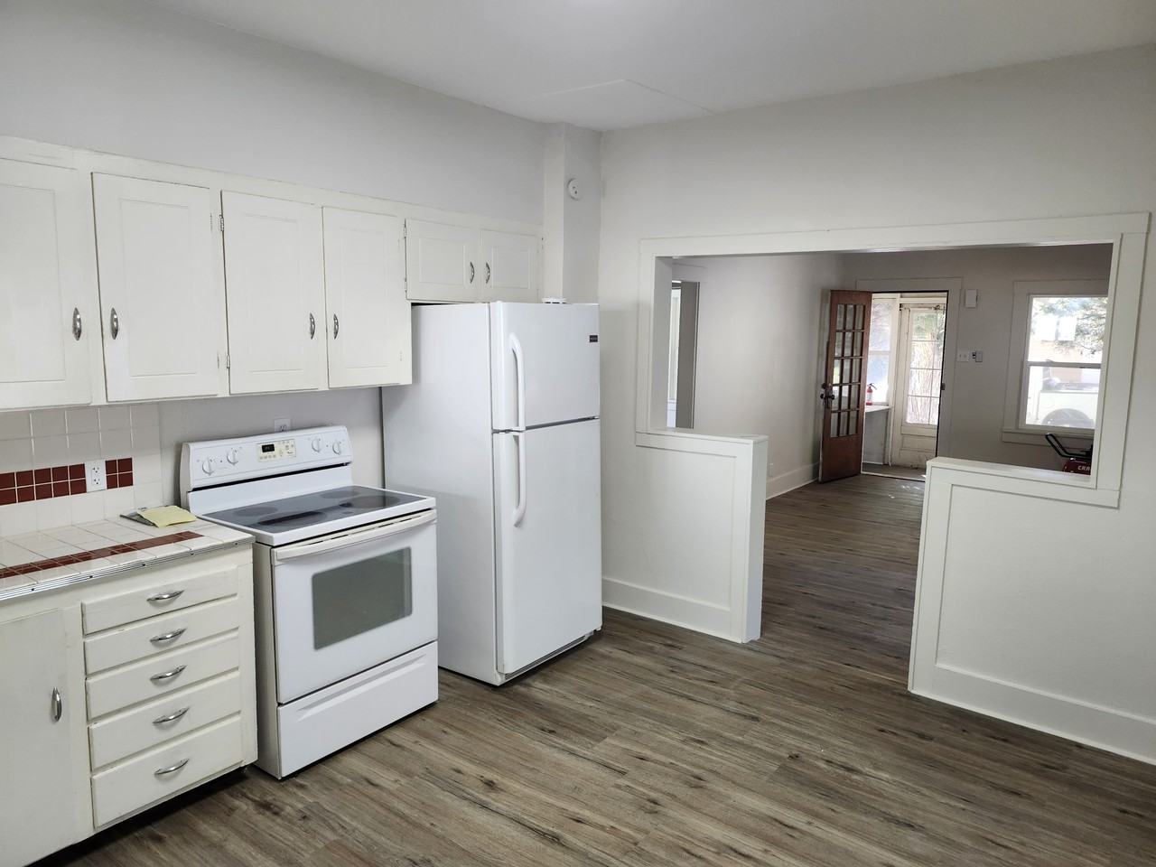 533 E 11th St #1 - Photo 4 of 15