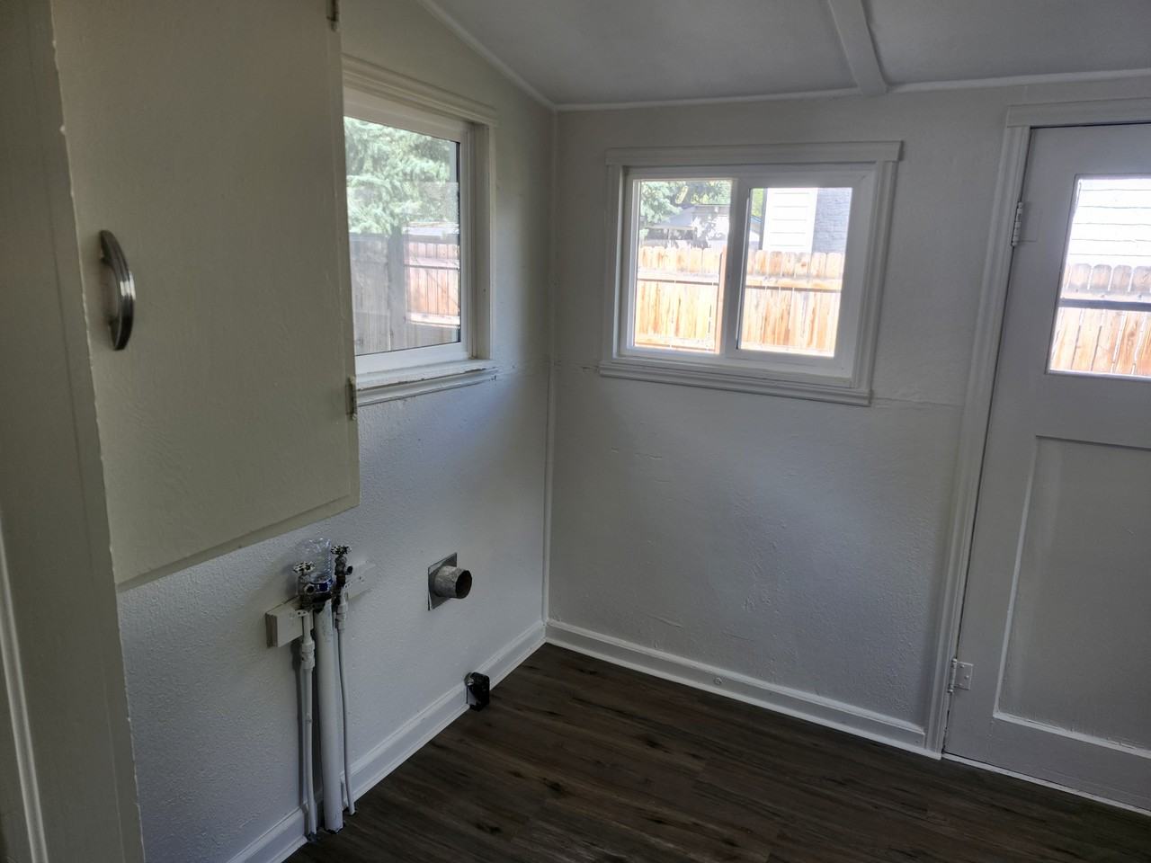 533 E 11th St #1 - Photo 5 of 15