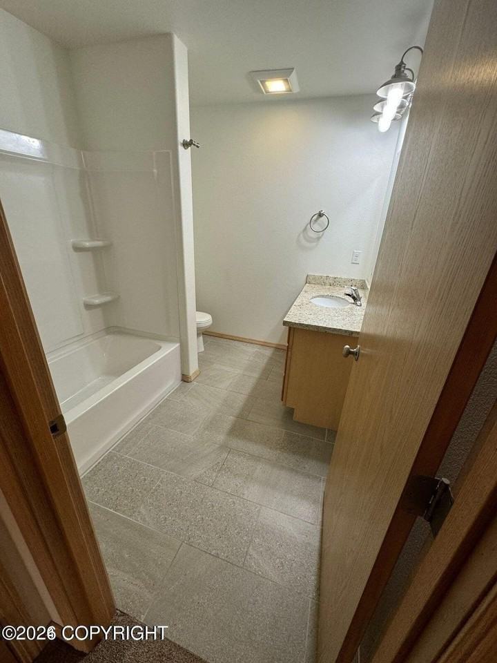 680 N Luke St #12B - Photo 5 of 7