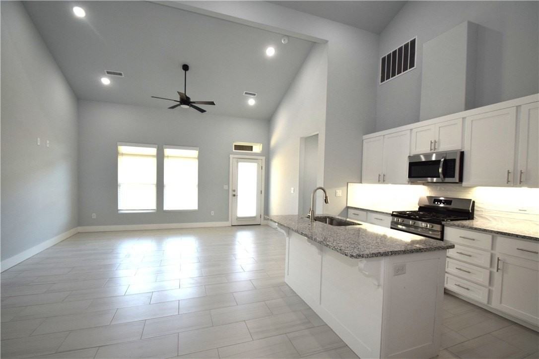 1800 Garnet Ave - Photo 3 of 21