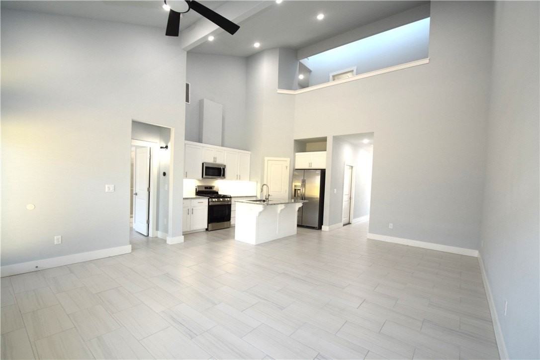 1800 Garnet Ave - Photo 4 of 21