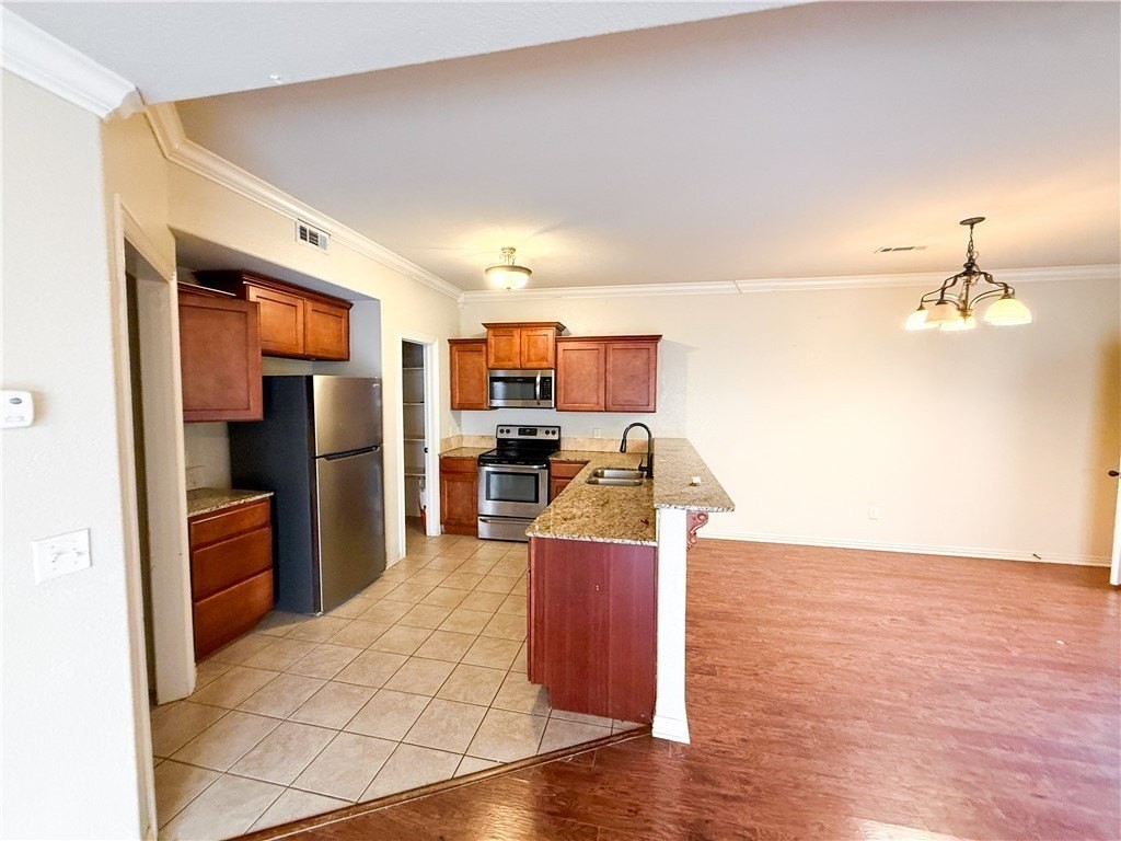 692 N Wordsworth Ln - Photo 3 of 6