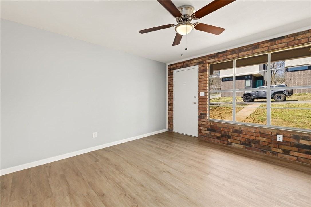 725 W Stone St #B - Photo 3 of 10