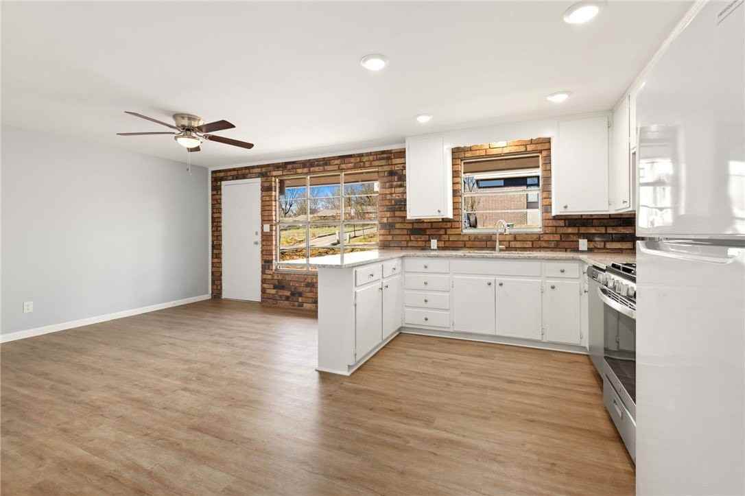 725 W Stone St #B - Photo 4 of 10