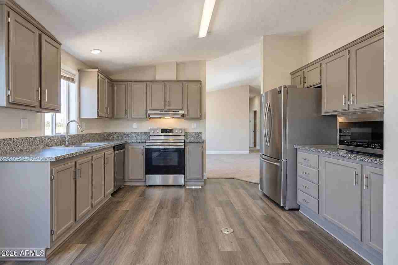 3502 S 335th Ave - Photo 3 of 20