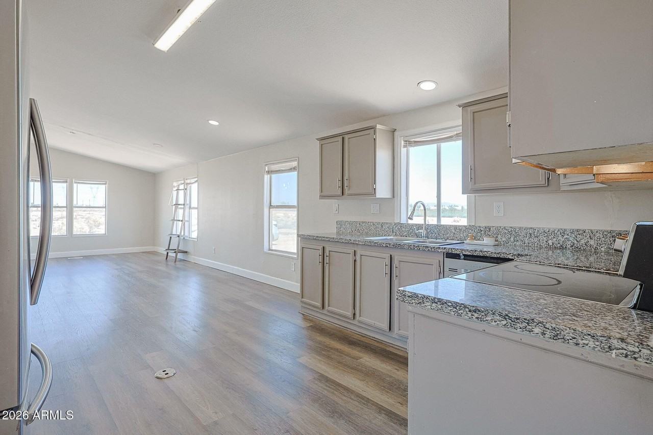 3502 S 335th Ave - Photo 5 of 20