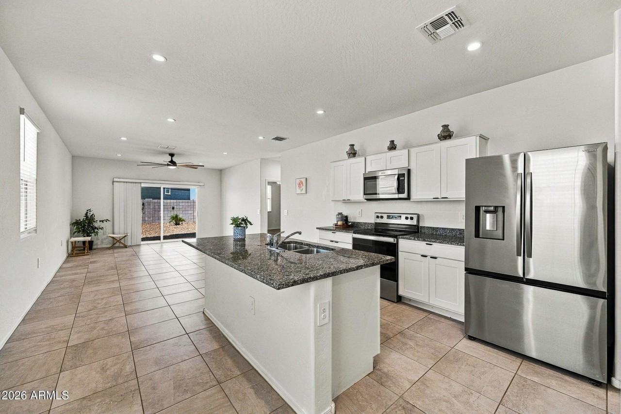 35672 W San Ildefanso Ave - Photo 2 of 6