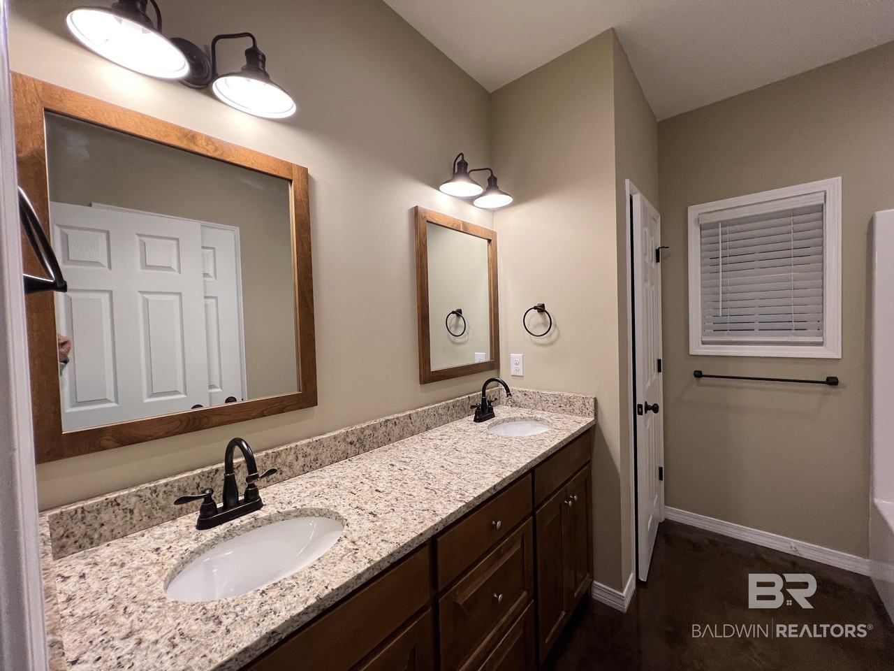33720A Stables Dr - Photo 7 of 10