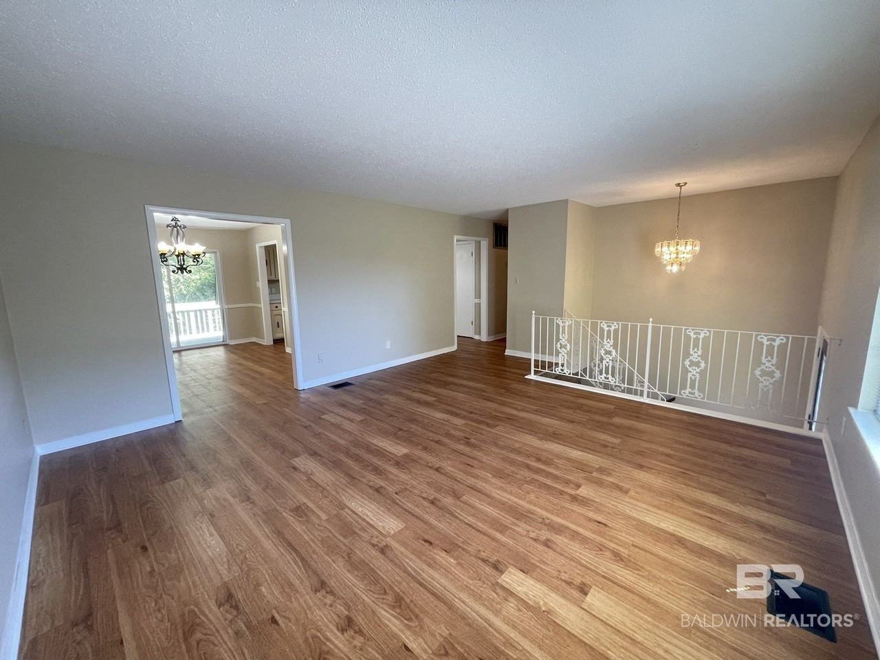114 Pineview Cir - Photo 2 of 23