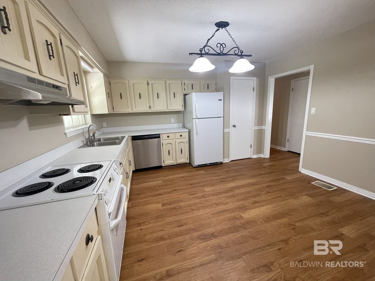 114 Pineview Cir - Photo 4 of 23