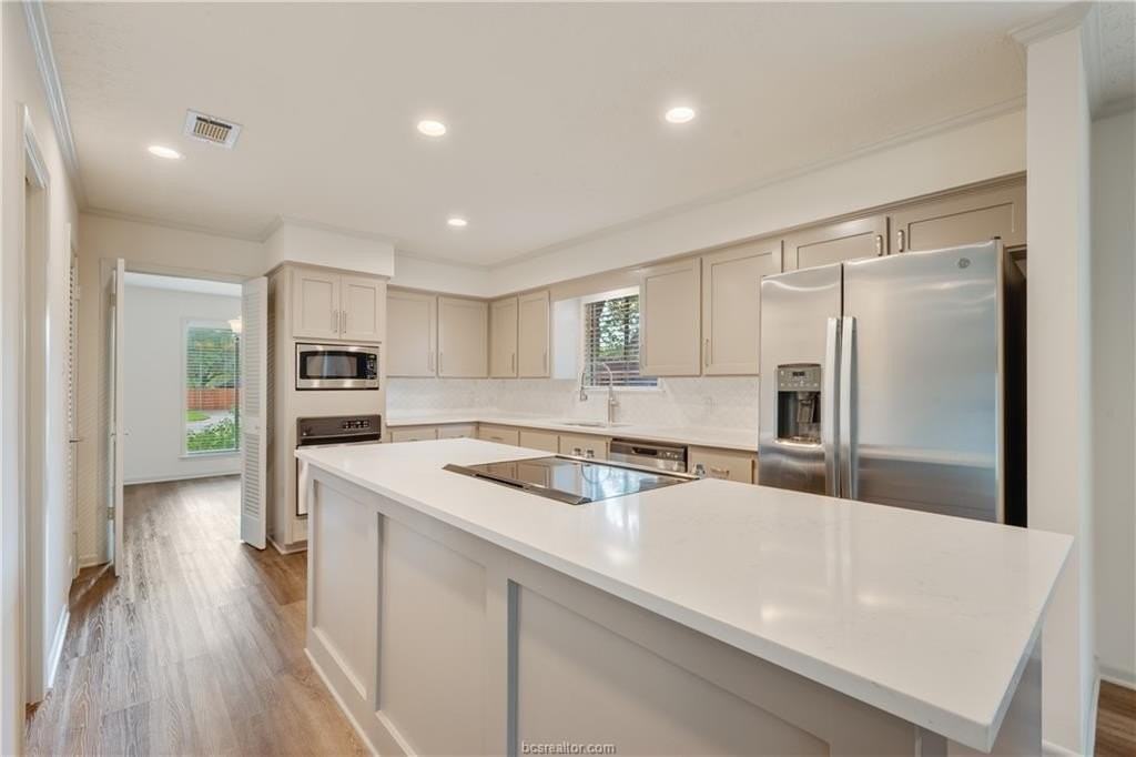 1603 Brook Hollow Dr - Photo 4 of 18