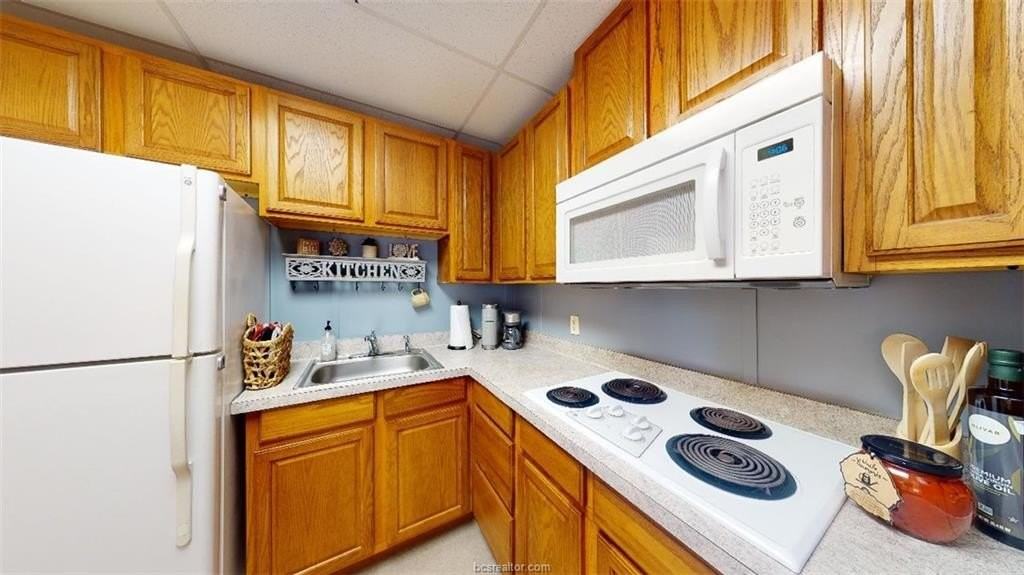 5585 Straub Rd #101 - Photo 5 of 34