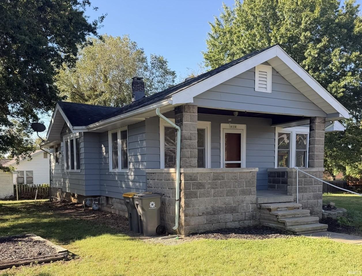 809 W Cherokee Dr - Photo 2 of 10