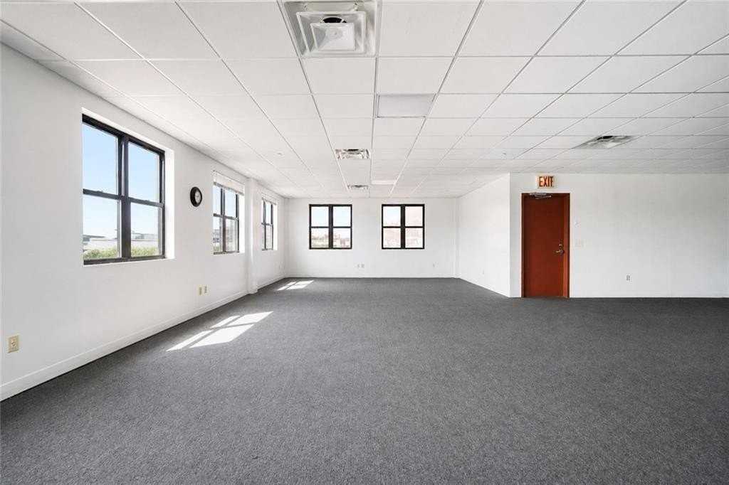 2000 Hylan Blvd - Photo 4 of 19