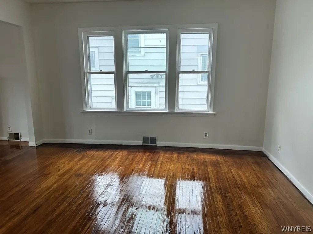 380 Colvin Ave - Photo 7 of 9