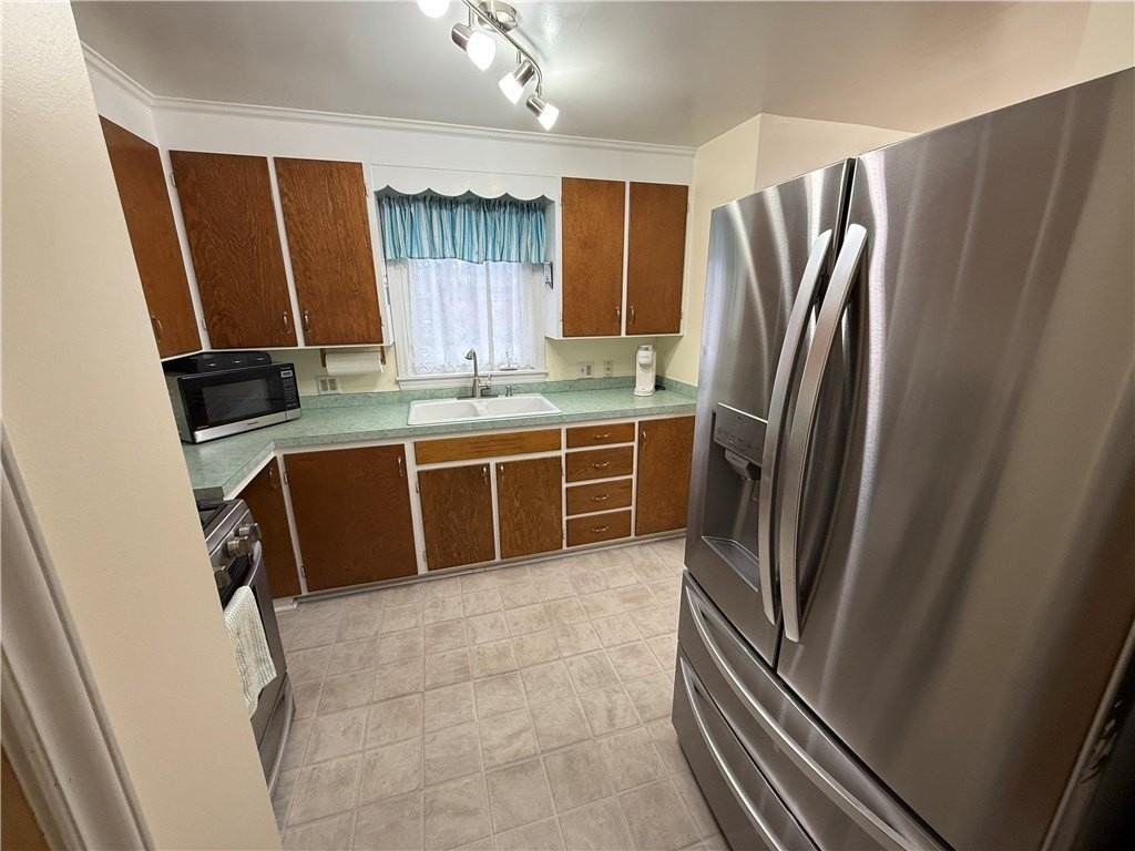 111 Arbordale Ave - Photo 7 of 17