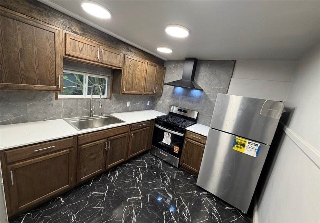 371 Fulton St #A - Photo 3 of 7