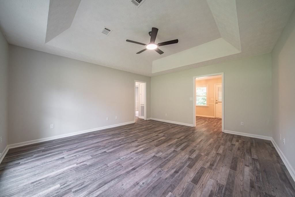 54 Lee Rd - Photo 4 of 32
