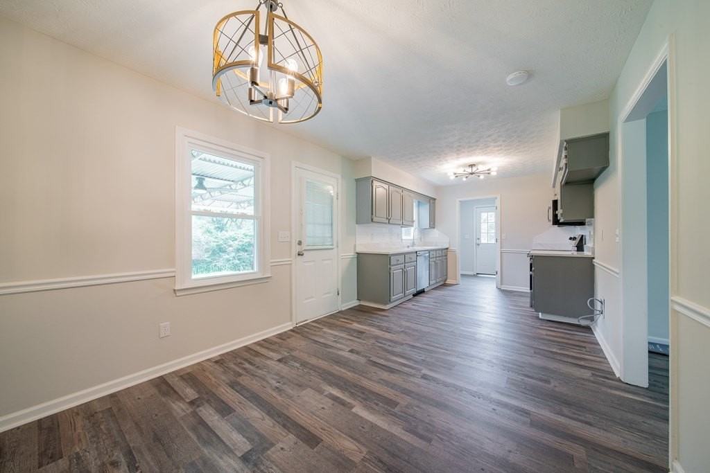 54 Lee Rd - Photo 6 of 32