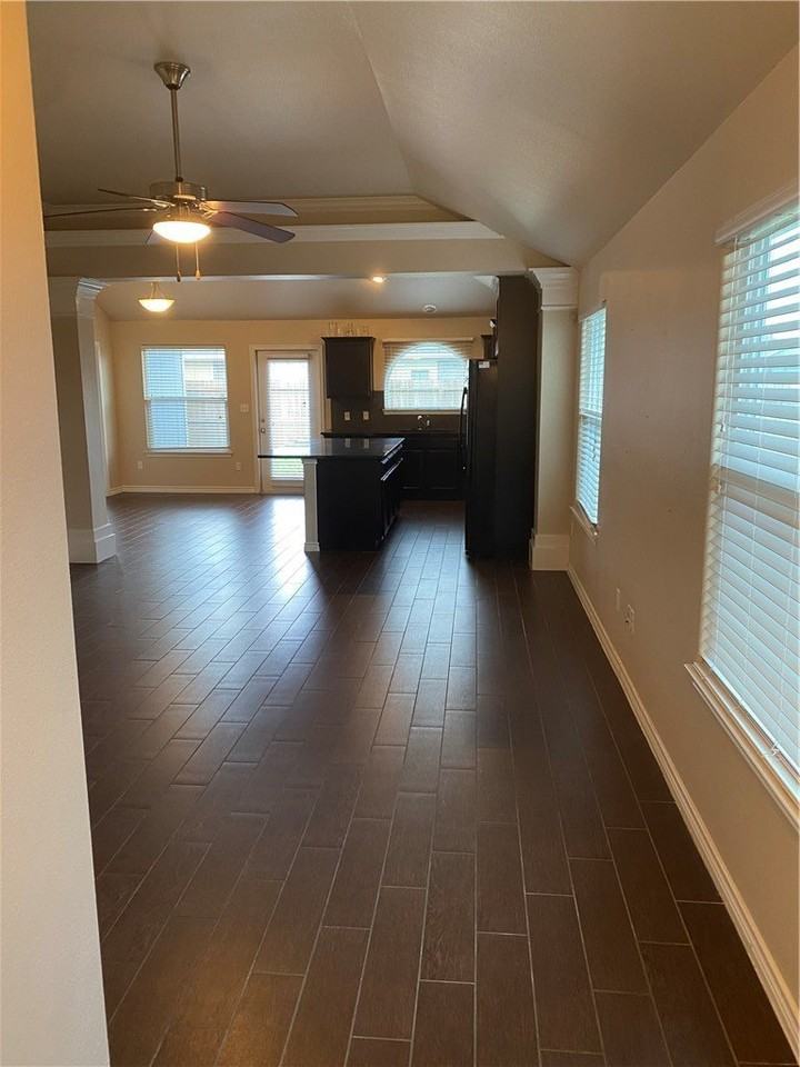 7401 Russ Ln - Photo 2 of 15