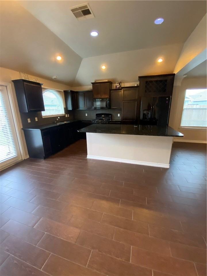 7401 Russ Ln - Photo 3 of 15