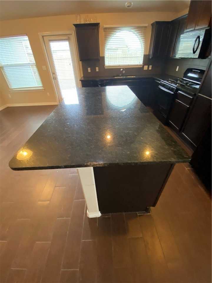 7401 Russ Ln - Photo 4 of 15