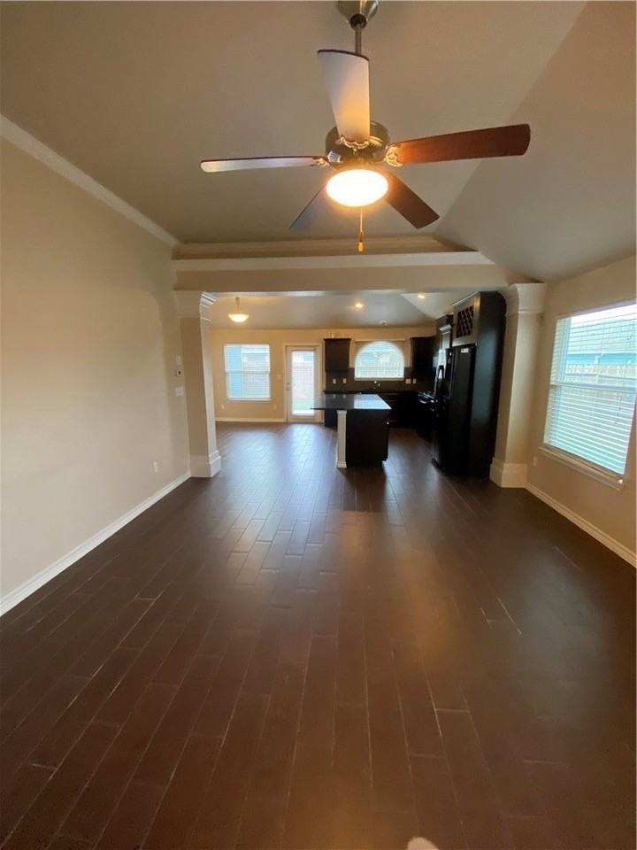 7401 Russ Ln - Photo 5 of 15