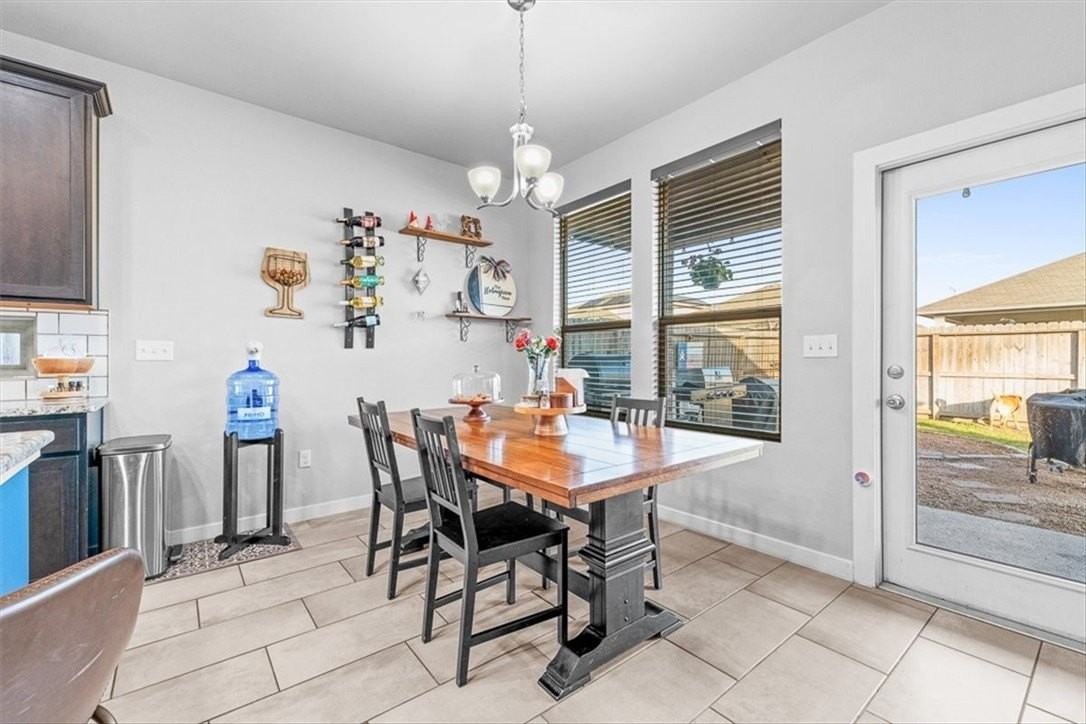 1015 Pasadena St - Photo 6 of 22