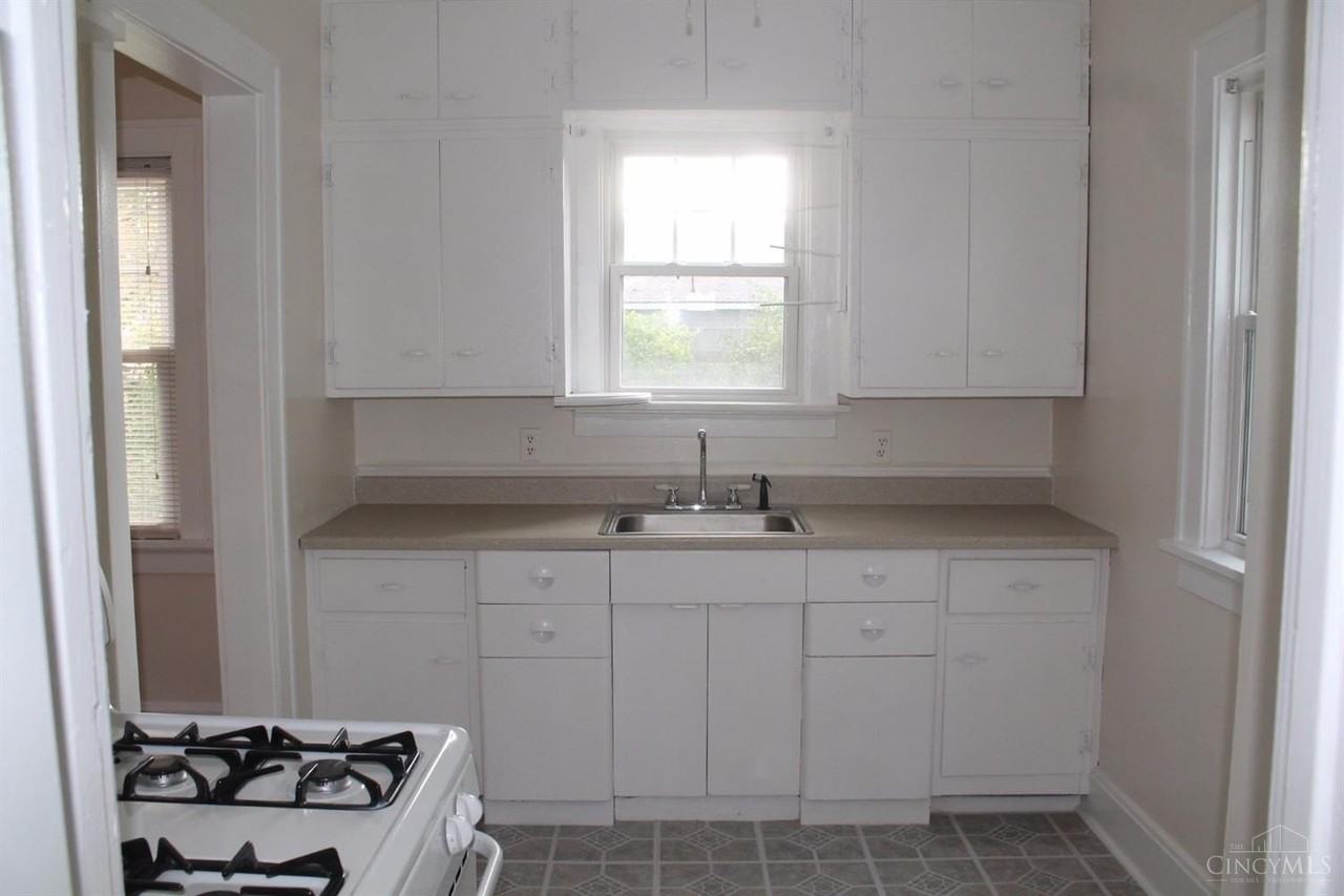 6813 Bramble Ave - Photo 4 of 13