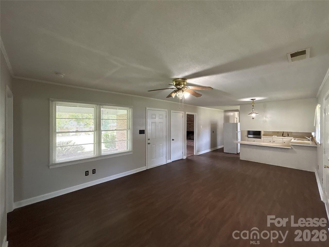 401 Jenny St - Photo 2 of 12
