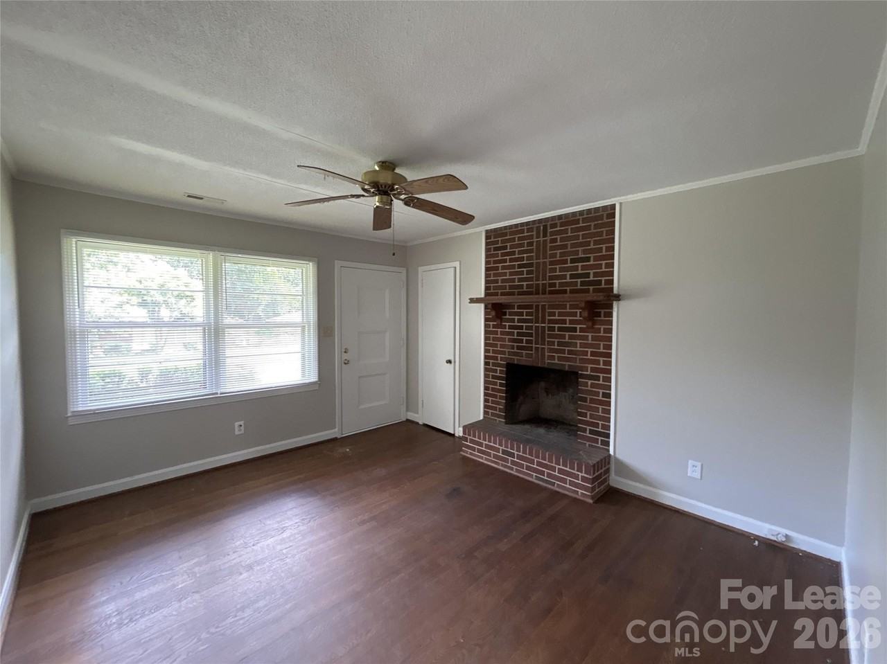 401 Jenny St - Photo 4 of 12