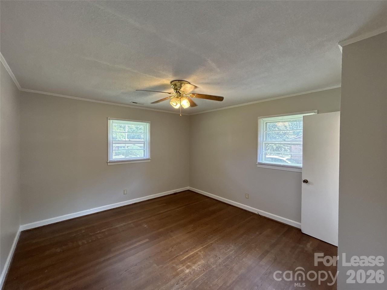 401 Jenny St - Photo 5 of 12