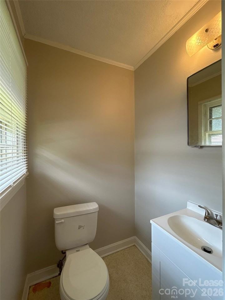 401 Jenny St - Photo 6 of 12