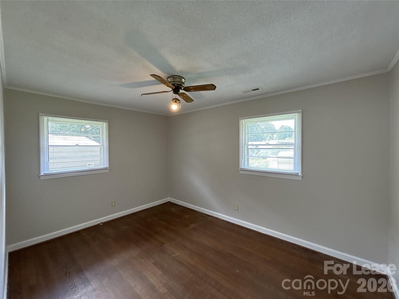 401 Jenny St - Photo 7 of 12