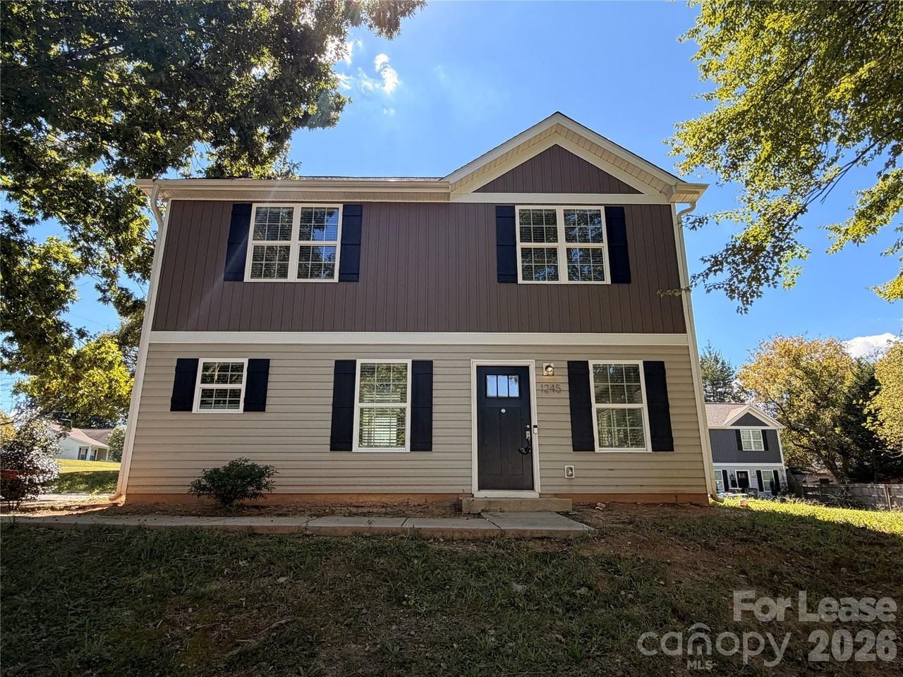1245 Carolyn Ave