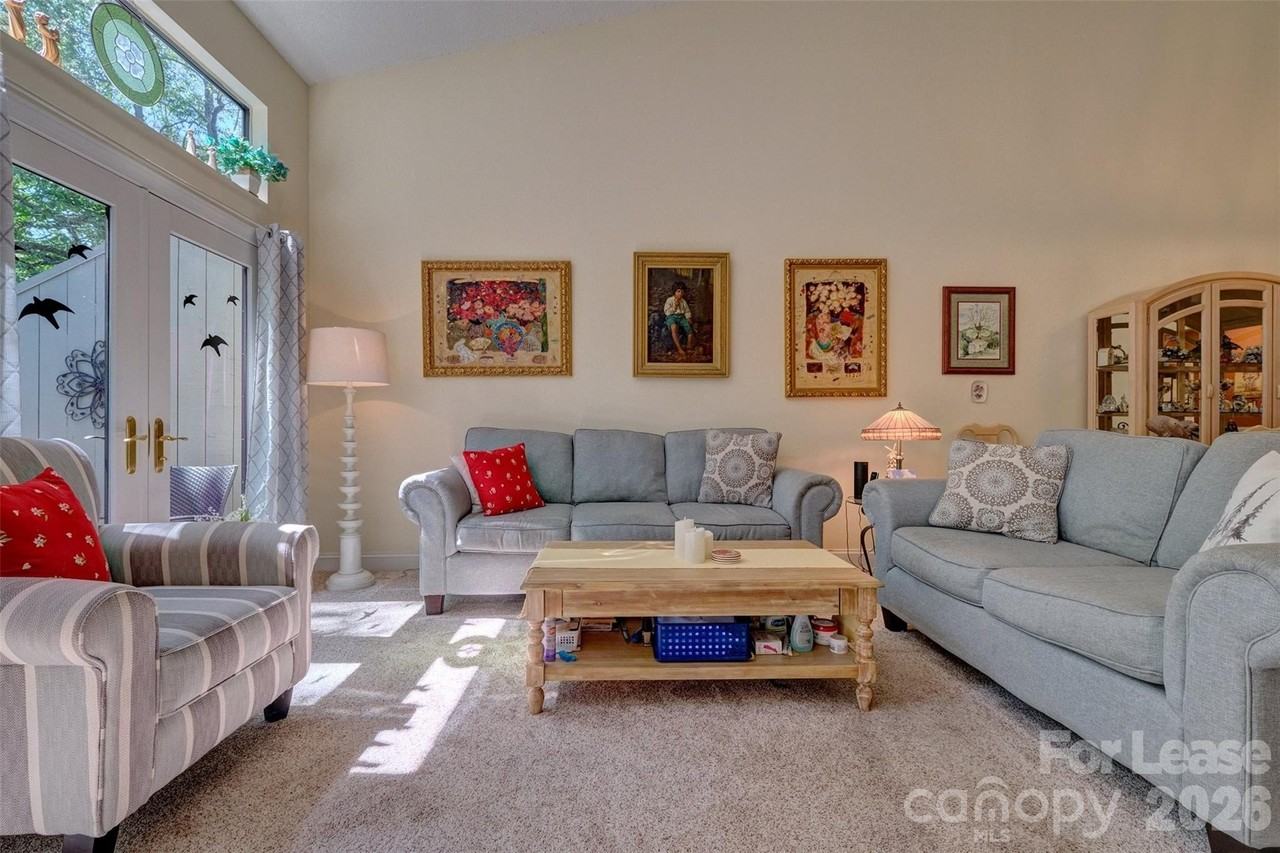 114 Pine Grove Cir - Photo 7 of 37