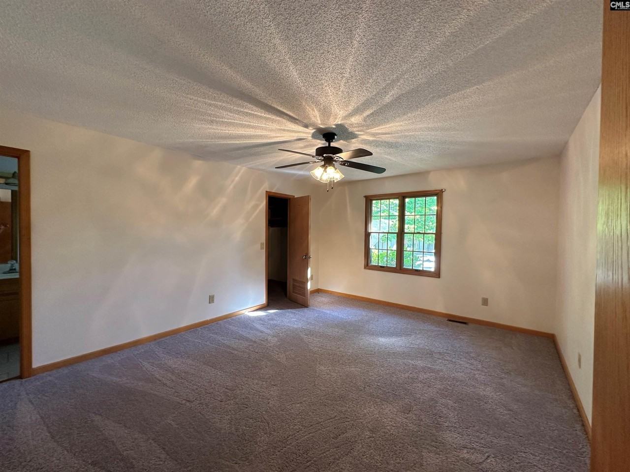 207 Blueberry Dr - Photo 5 of 11
