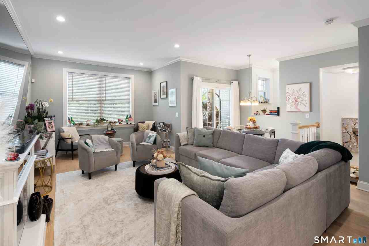 82 Columbus Pl #3 - Photo 3 of 30
