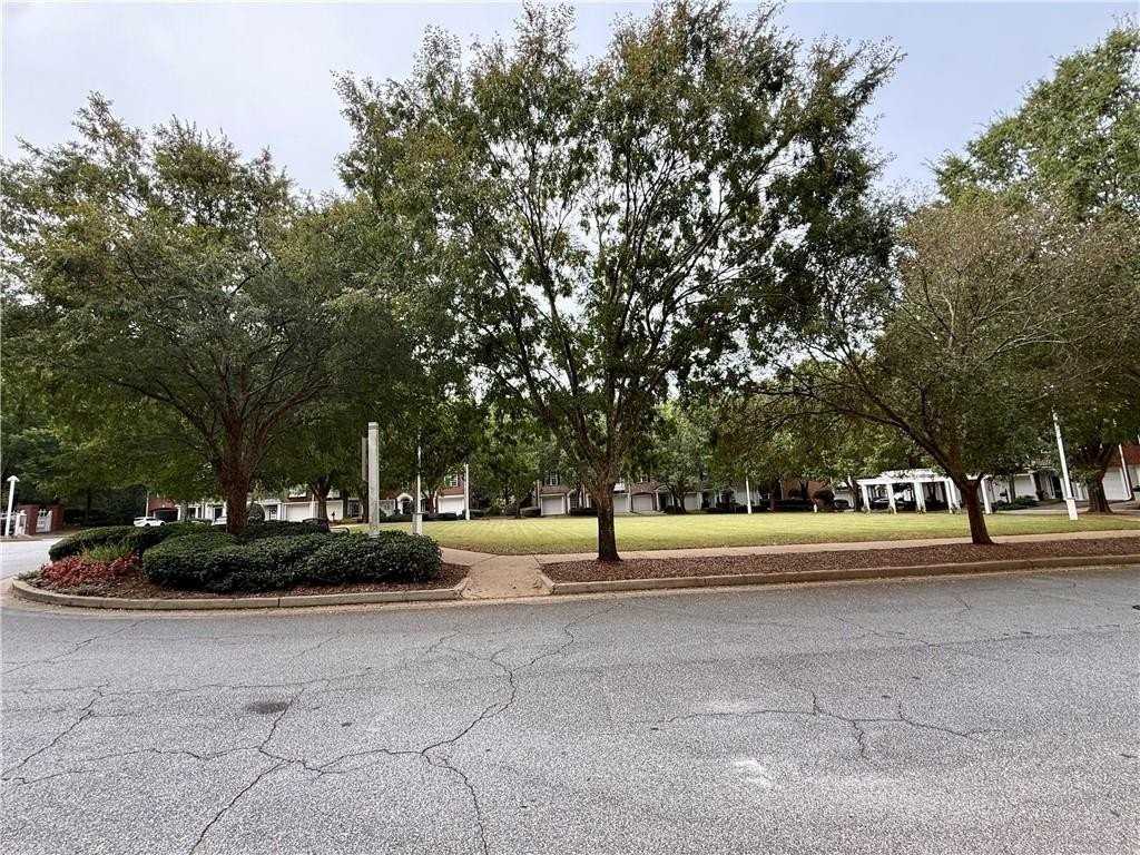 2704 Waters Edge Trl - Photo 2 of 13