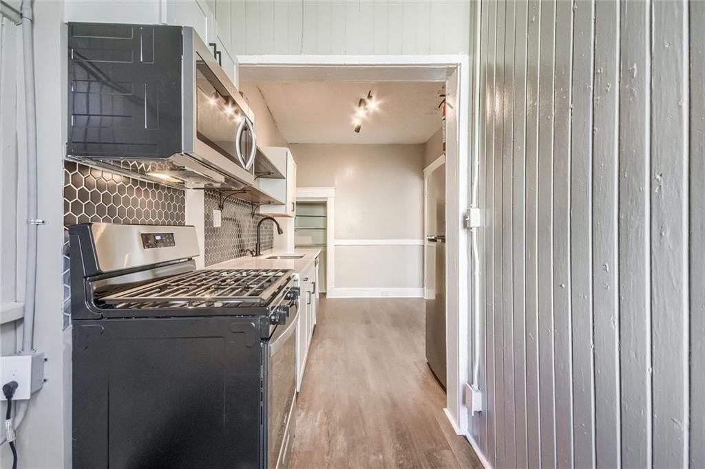 1445 Lucile Ave Sw #2 - Photo 7 of 31