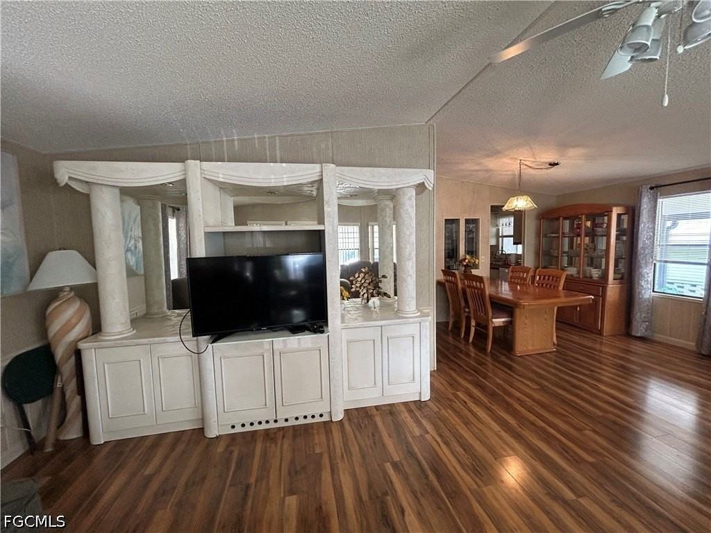 571 Sunrise Ln - Photo 5 of 18