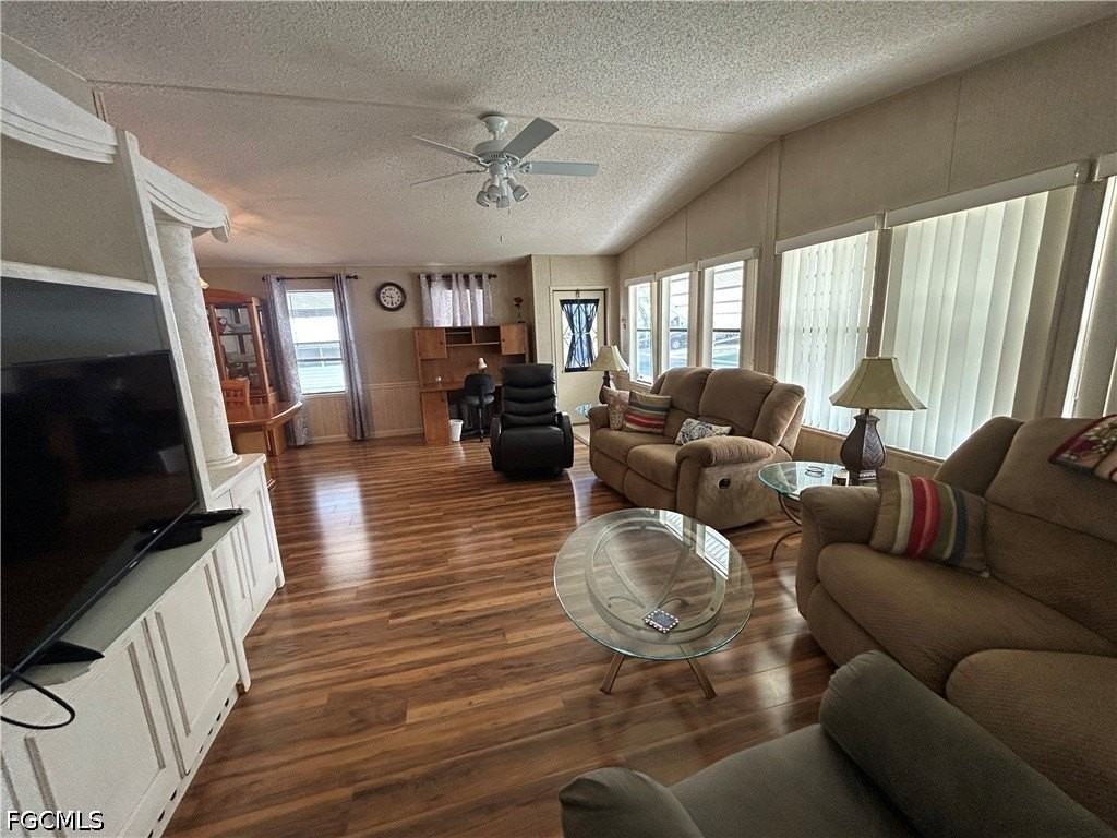 571 Sunrise Ln - Photo 6 of 18