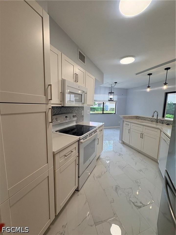 47 Bennington Dr #3 - Photo 2 of 21