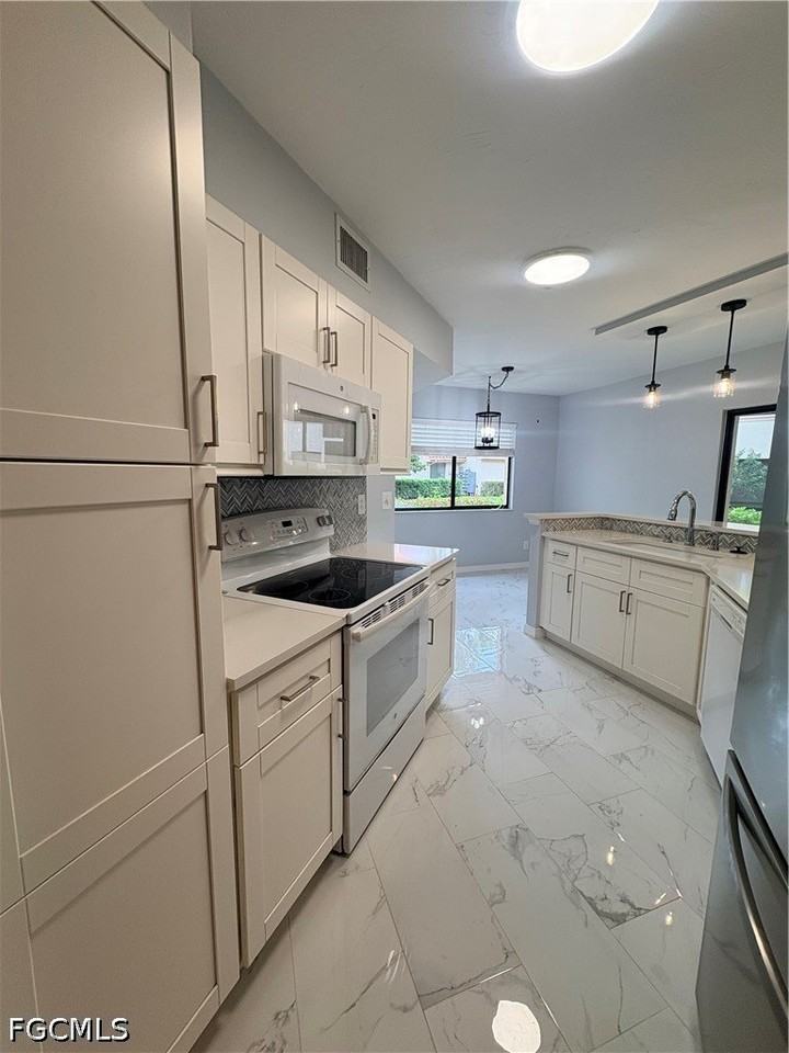 47 Bennington Dr #3 - Photo 3 of 21