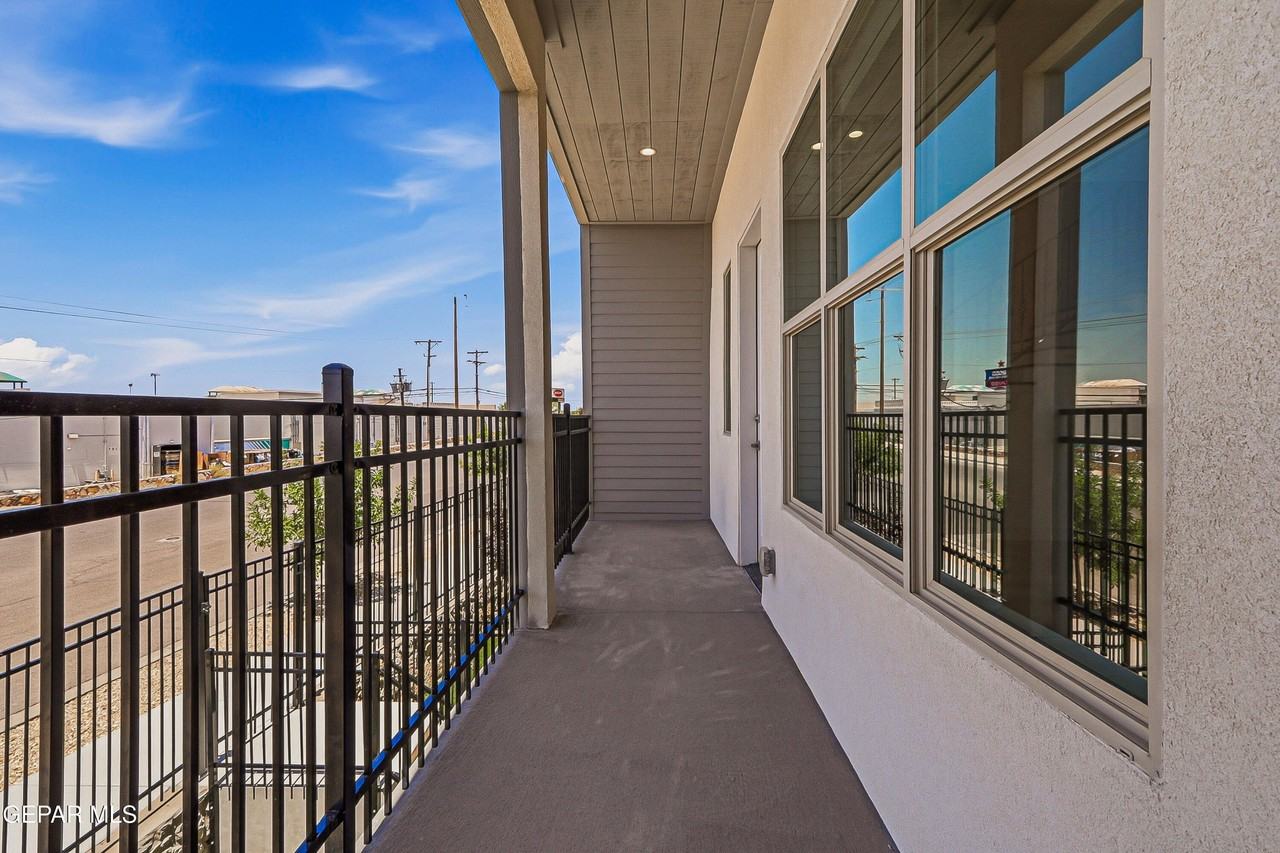 201 N Desert Pass St #A2 - Photo 5 of 48