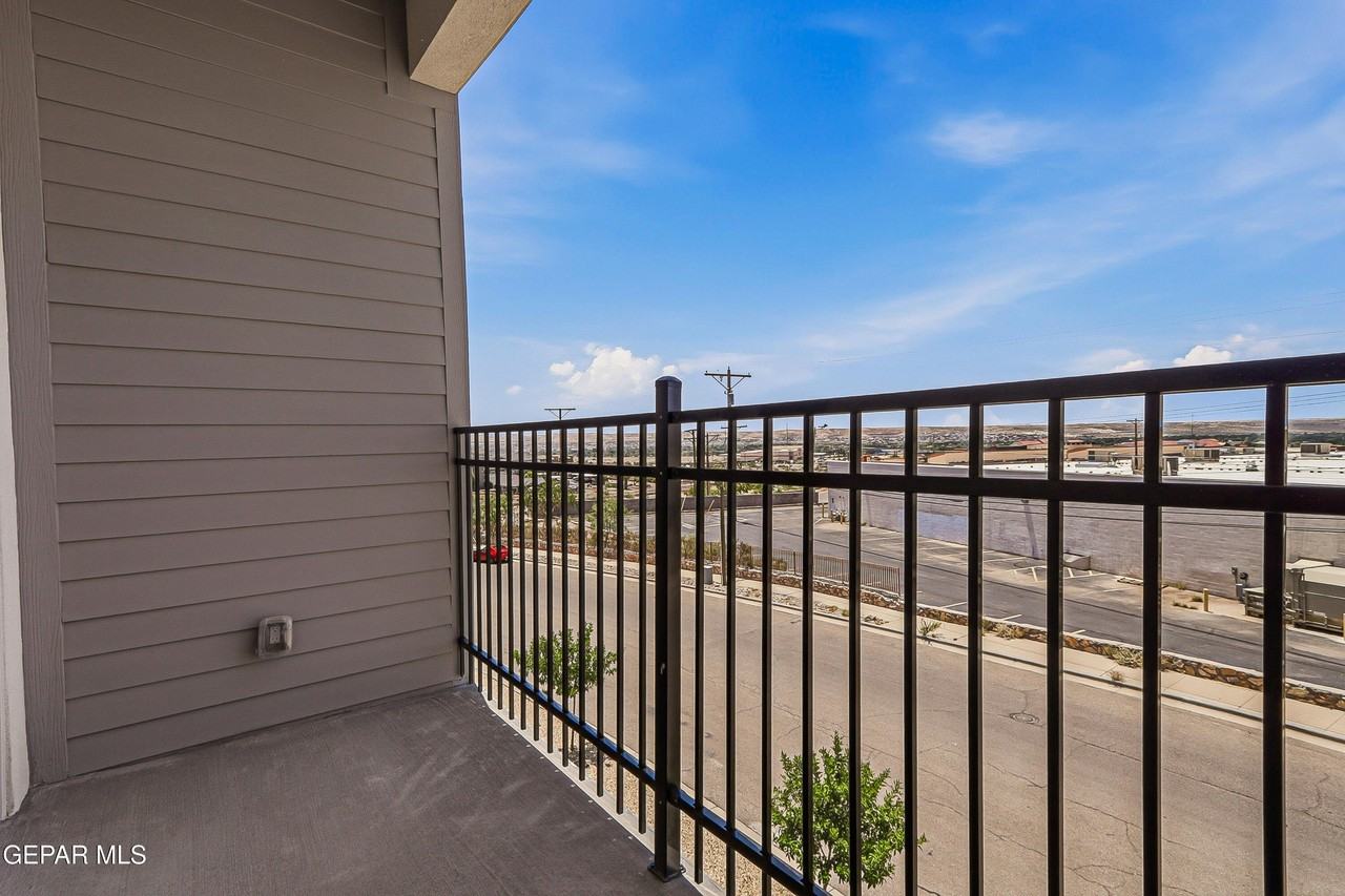 201 N Desert Pass St #A2 - Photo 7 of 48