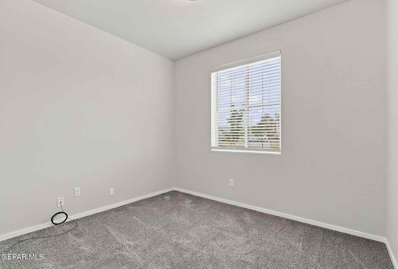 13905 Lorenz Ave - Photo 4 of 33