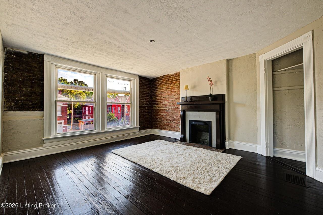113 E Saint Catherine St #2 - Photo 5 of 34