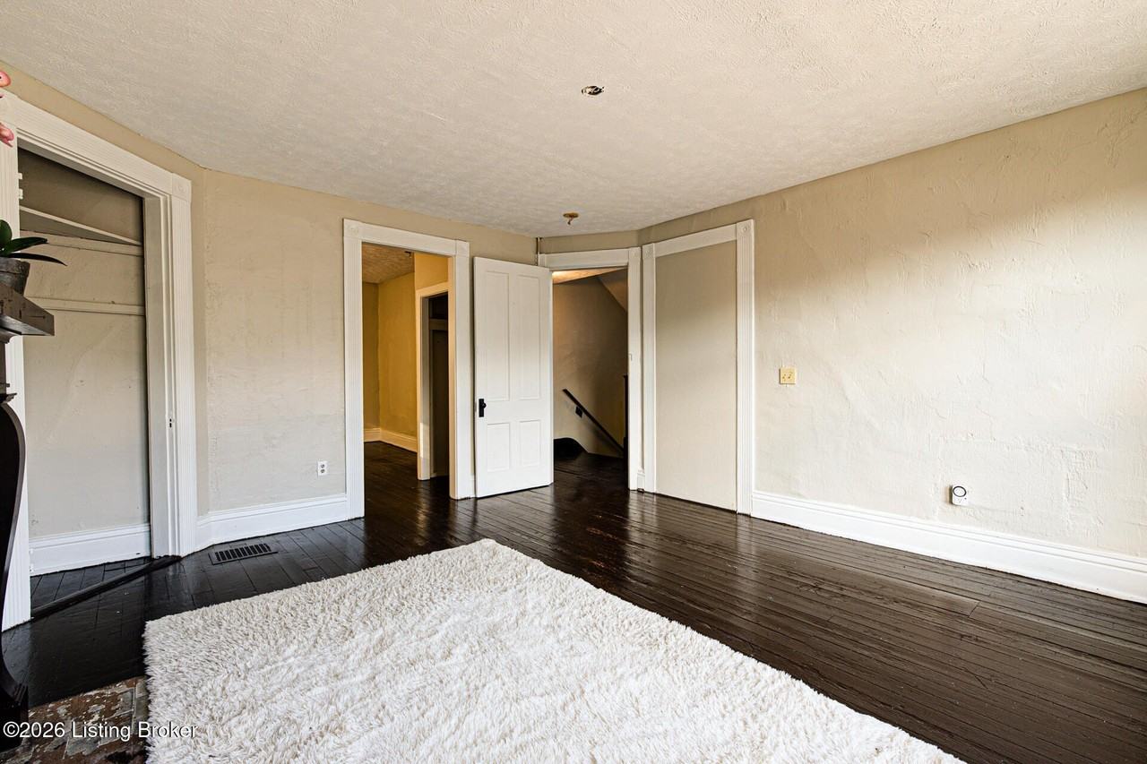 113 E Saint Catherine St #2 - Photo 7 of 34